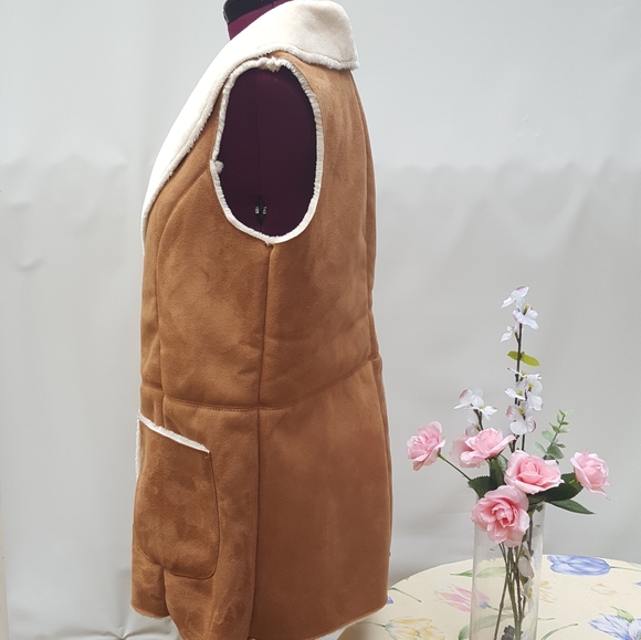 Westport 1962 Shepra Shearing Vest, Faux Suede 2 Pockets. Womans Size M - Picture 4 of 9